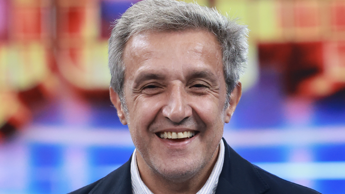 https://wips.plug.it/cips/libero.it/magazine/cms/2026/10/flavio_insinna_crisi.png