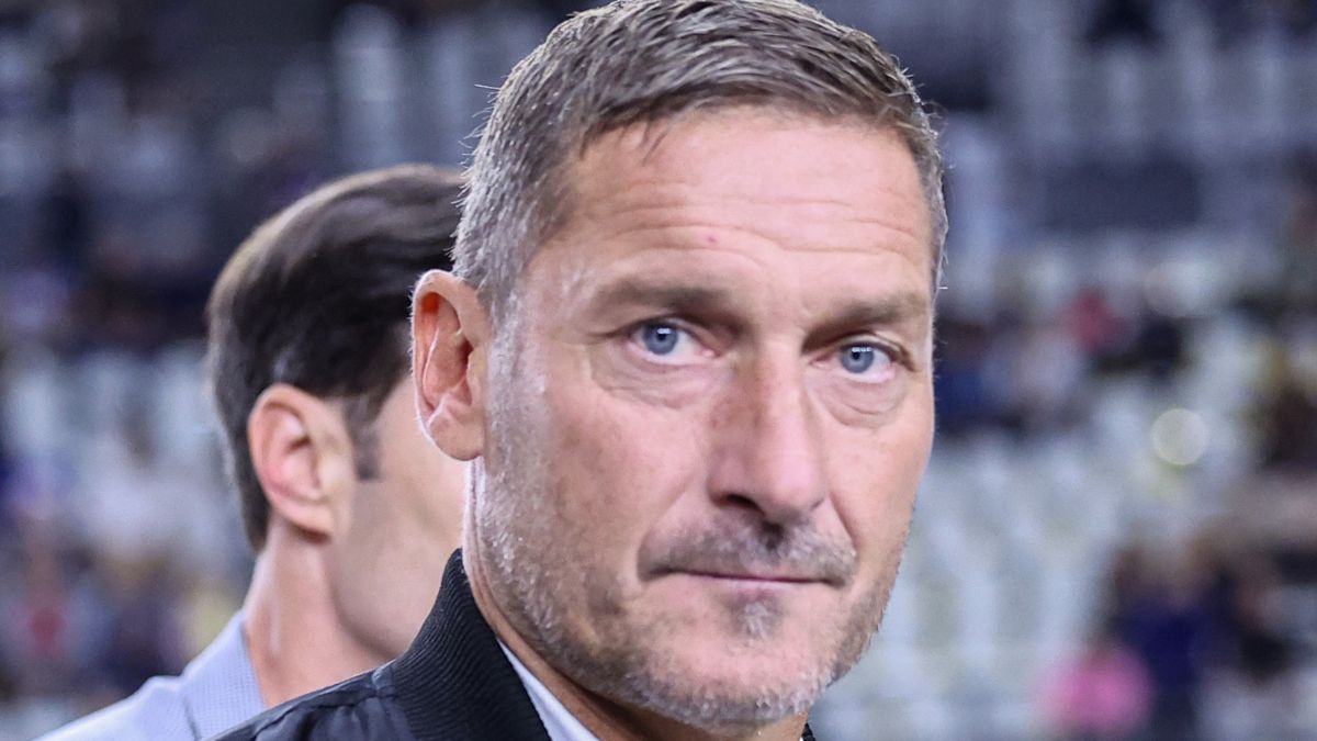 https://wips.plug.it/cips/libero.it/magazine/cms/2026/10/francesco-totti.jpg