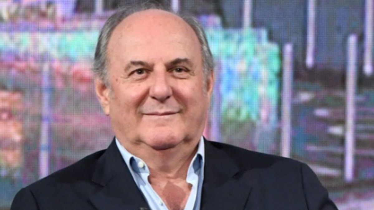 https://wips.plug.it/cips/libero.it/magazine/cms/2026/10/gerry-scotti-la-ruota-della-fortuna-17-10-2026-liberomagazine-it.jpg