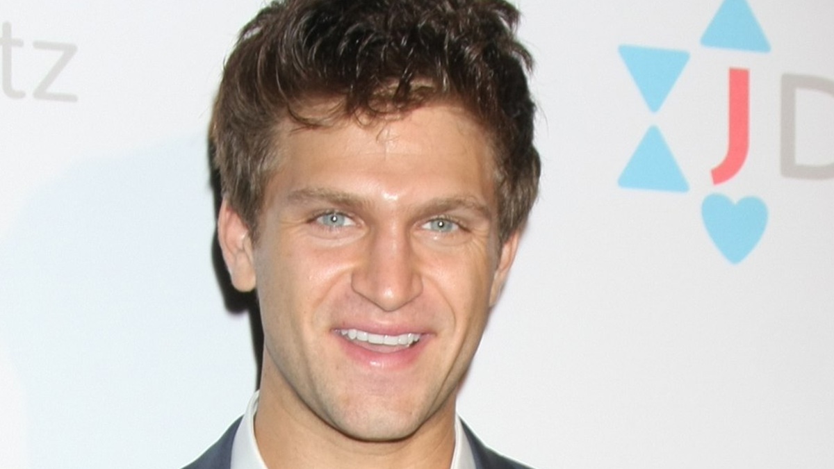 https://wips.plug.it/cips/libero.it/magazine/cms/2026/10/keegan-allen-ipa.jpg