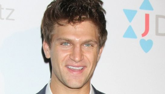 L'attore Keegan Allen rapinato e picchiato: cos'è successo e come sta