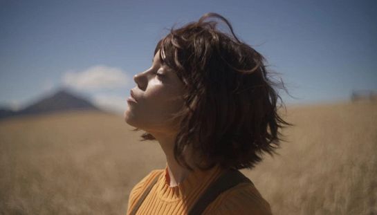 Klara e il sole, recensione: Taika Waititi ha perso il suo tocco; non basta un'ottima Jenna Ortega a salvare la fiaba sci-fi.