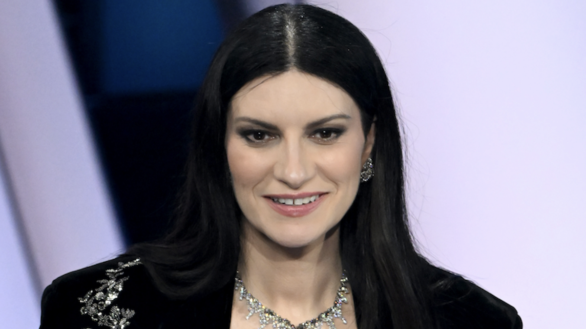 https://wips.plug.it/cips/libero.it/magazine/cms/2026/10/laura_pausini_omaggio.png