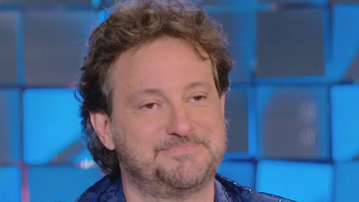 https://wips.plug.it/cips/libero.it/magazine/cms/2026/10/leonardo-pieraccioni-ritrova-libretto-giustificazioni-scuola-bancarella.jpg