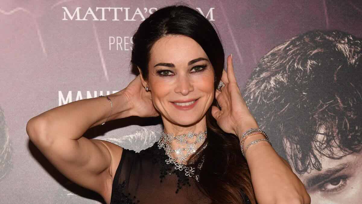 https://wips.plug.it/cips/libero.it/magazine/cms/2026/10/manuela-arcuri-20261009-libero-it.jpeg
