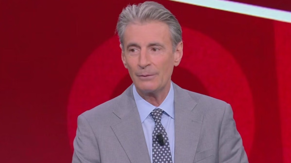 Milo Infante, pasticcio in diretta a Ore 11: sbaglia il nome e cita Ore 14. La gaffe e il ‘ricordo’ Rai