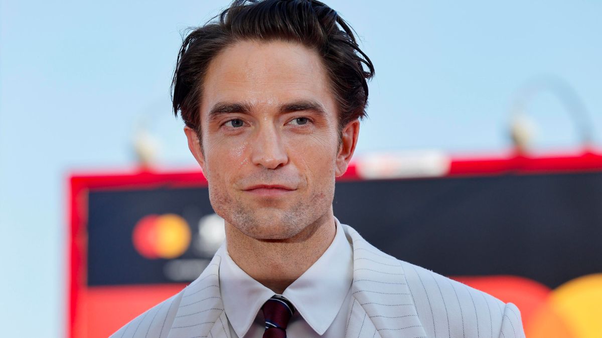 Primetime è un'occasione persa: Robert Pattinson trascina nei panni di Chris Hansen, ma il film è un involucro vuoto. Recensione