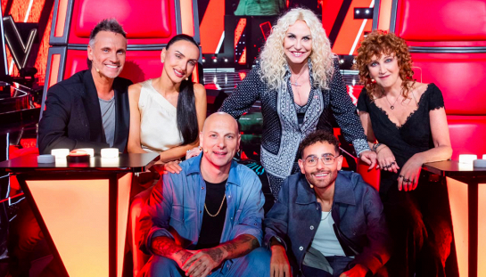 The Voice Senior, l'odontotecnica commuove i coach: la ballata contro la guerra dedicata al suo ragazzo "speciale"