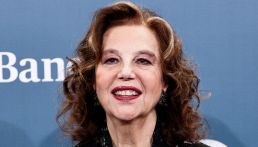 La svolta comica di Stefania Sandrelli a Roma, ma è la sua confessione a commuovere: "Non ridevo da troppo tempo"