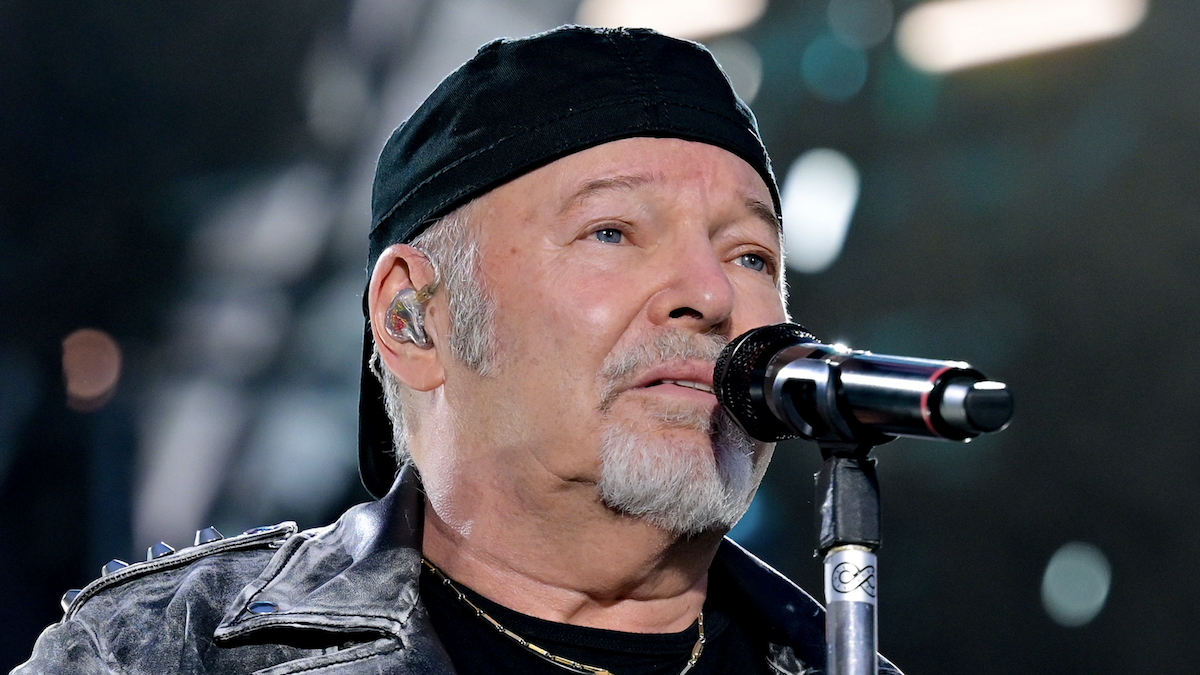 https://wips.plug.it/cips/libero.it/magazine/cms/2026/10/vasco_rossi_marea.png