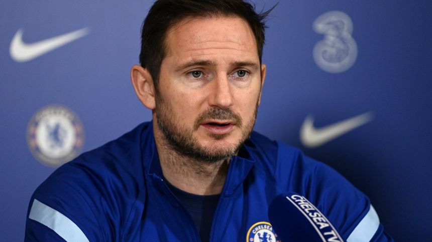 Frank Lampard tocca ferro