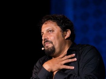 Enrico Brignano Chi E Eta Moglie Figli Vita Privata Del Comico Protagonista Di Un Ora Sola Vi Vorrei Newsonline