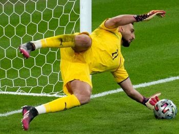 Donnarumma e Sirigu cosa si sono detti prima dei rigori ...