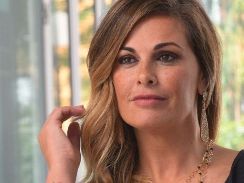 Vanessa Incontrada Eta Il Compagno Rossano Laurini Il Figlio Isal E La Carriera Della Conduttrice Spagnola Newsonline