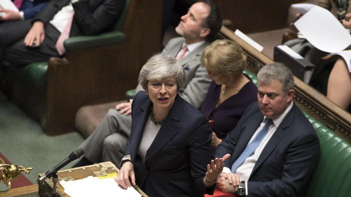 Il Parlamento boccia il 'no deal' Nuova sconfitta per la May