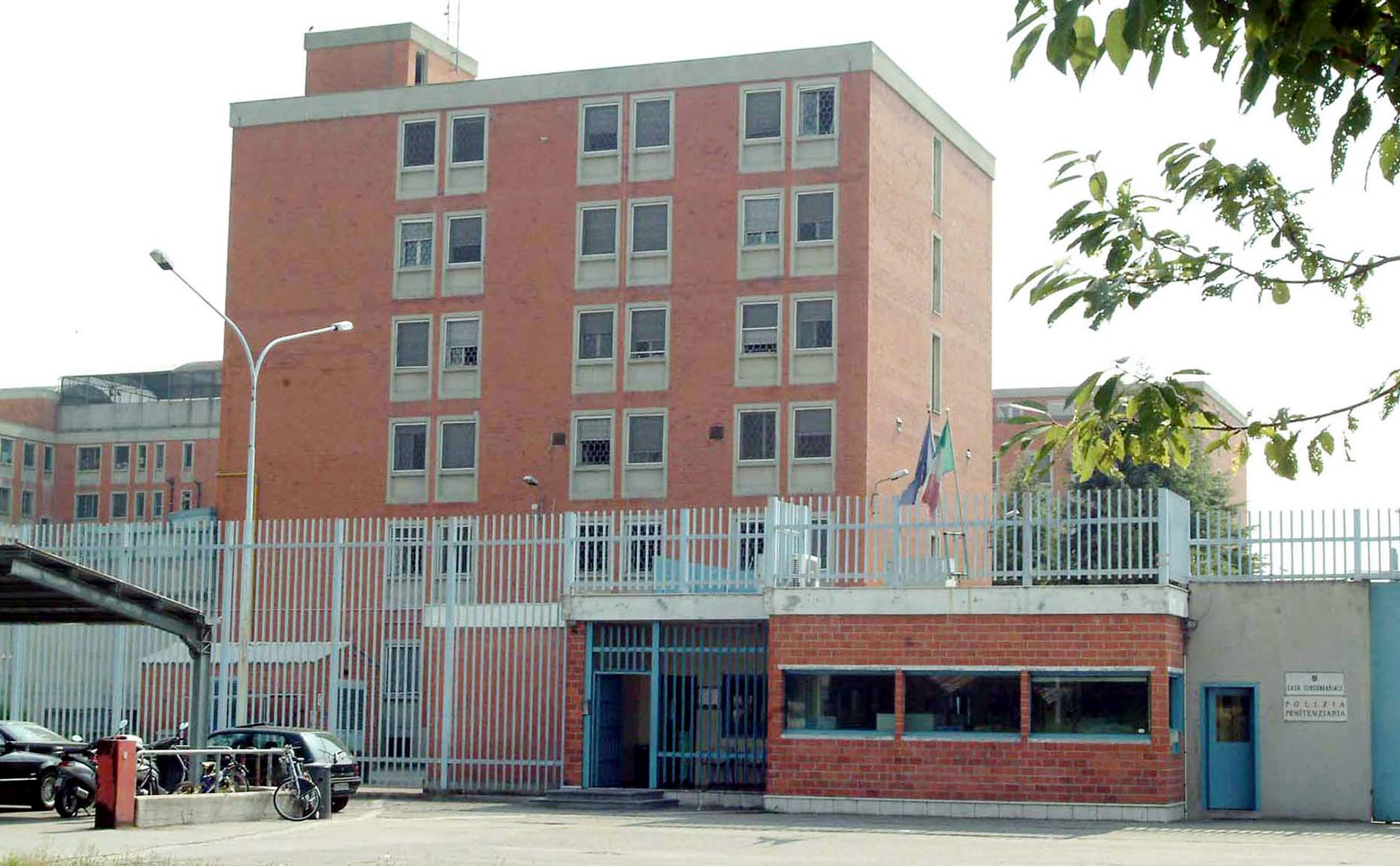 Padre ferisce figlia,severo per suo bene