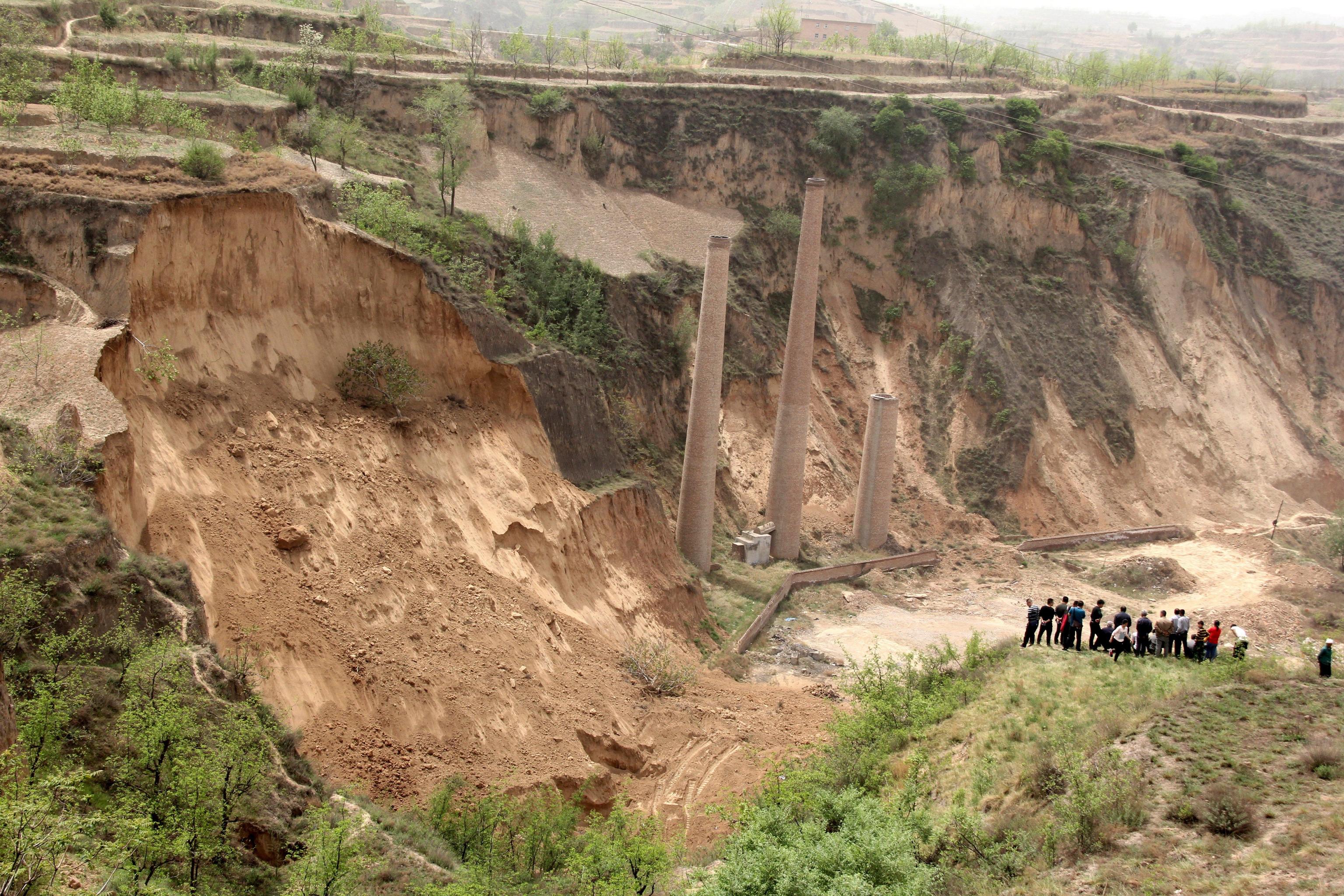 Cina: frana distrugge 2 palazzi, 7 morti