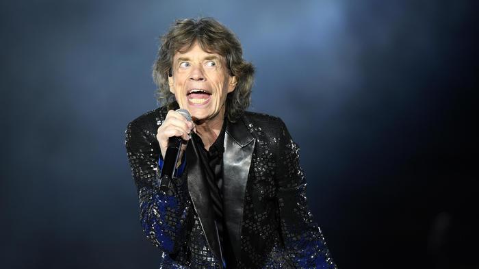 Rolling Stones cancellano tour in Usa, Mick Jagger sta male
