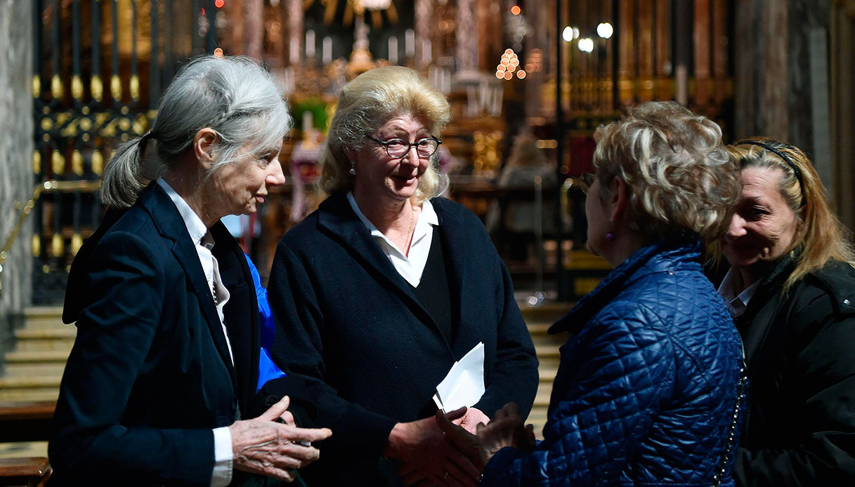 La famiglia Agnelli saluta Donna Marella a un mese dalla morte