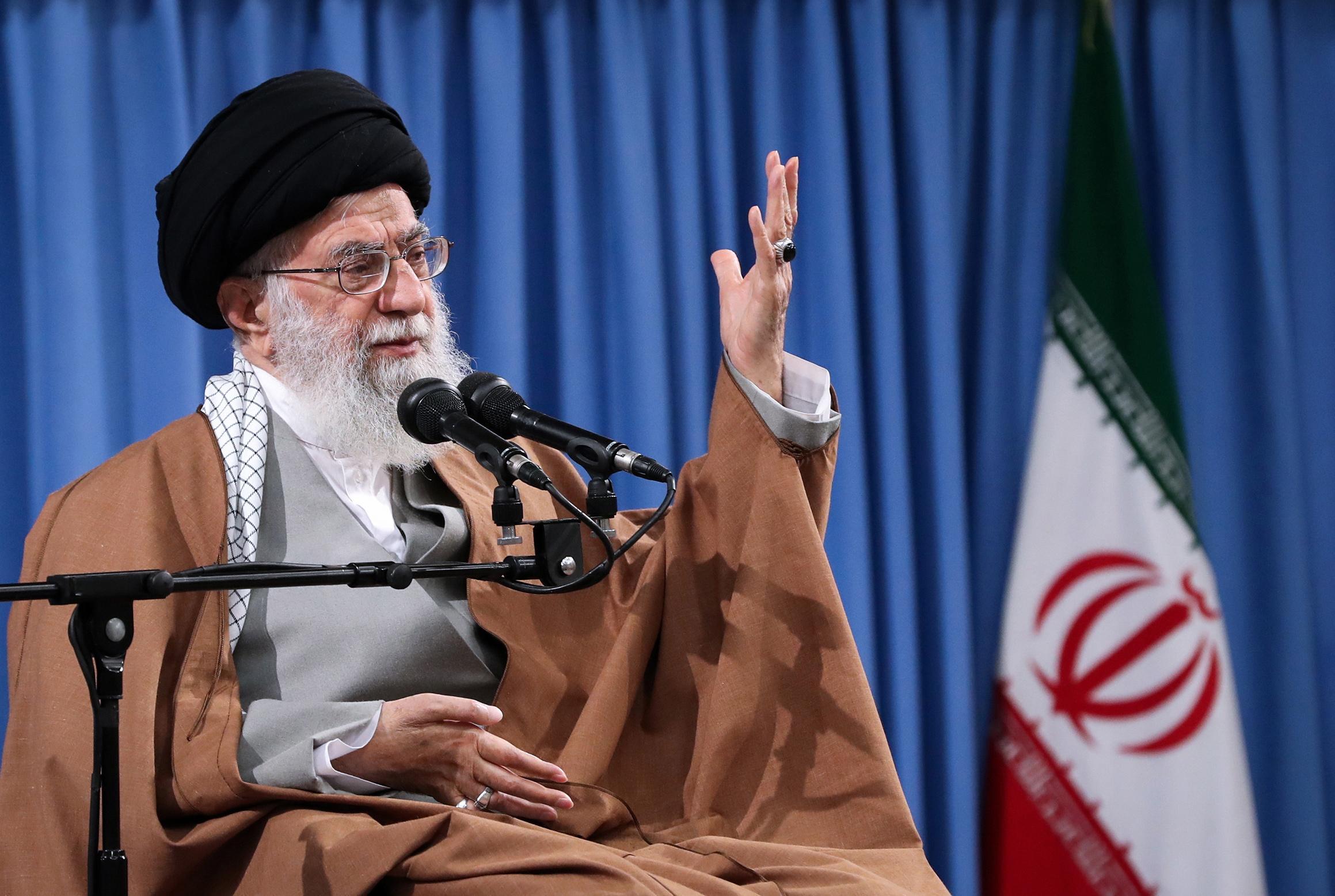 Khamenei, dispetti Usa infruttuosi
