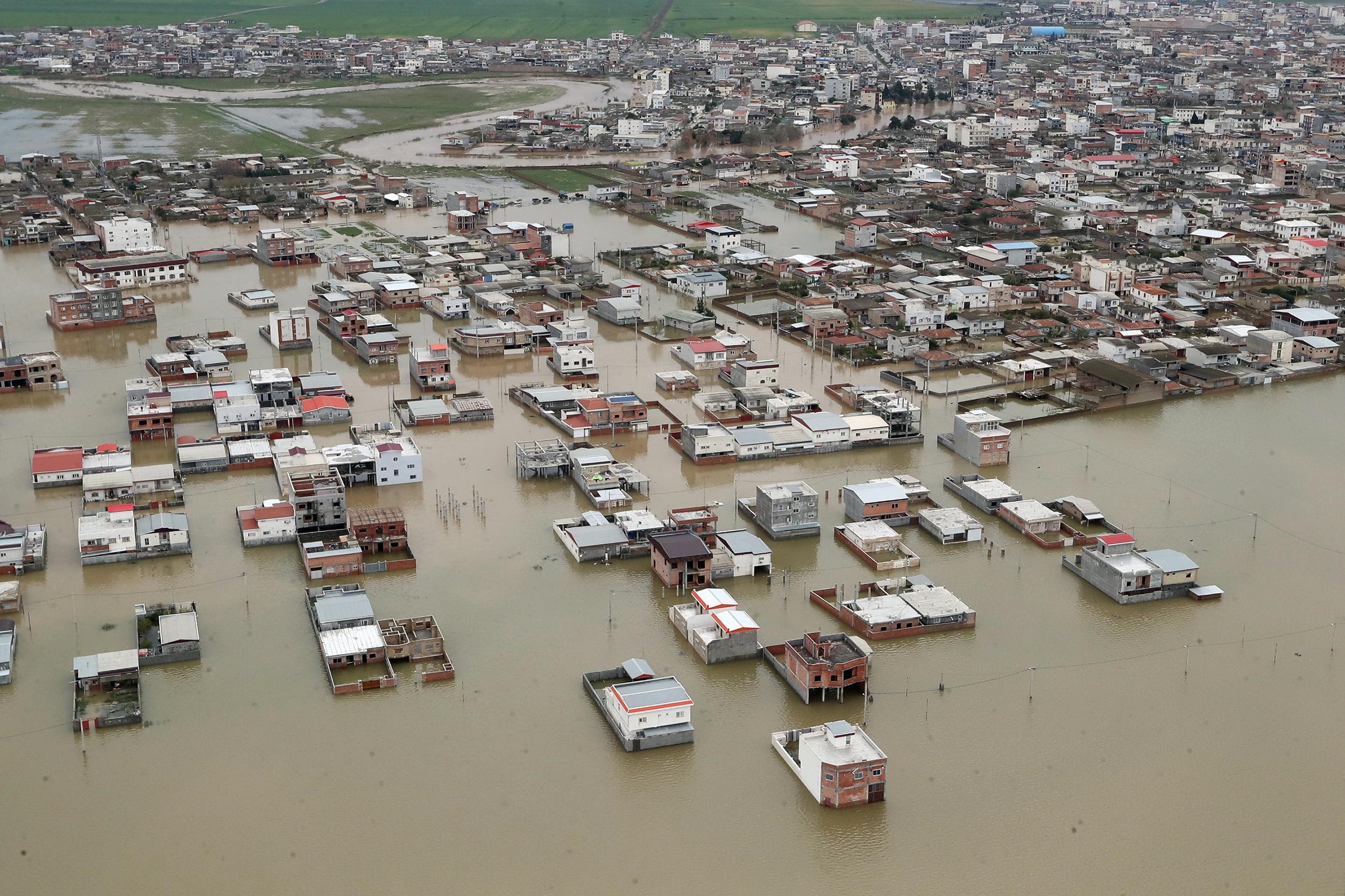 Iran:altre 6 città evacuate per maltempo
