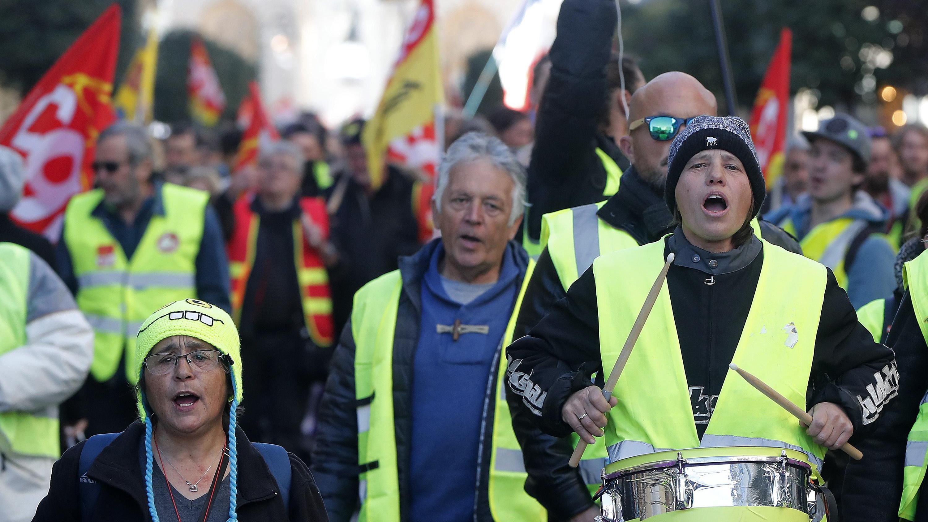 Gilet gialli: 21 fermi a Parigi