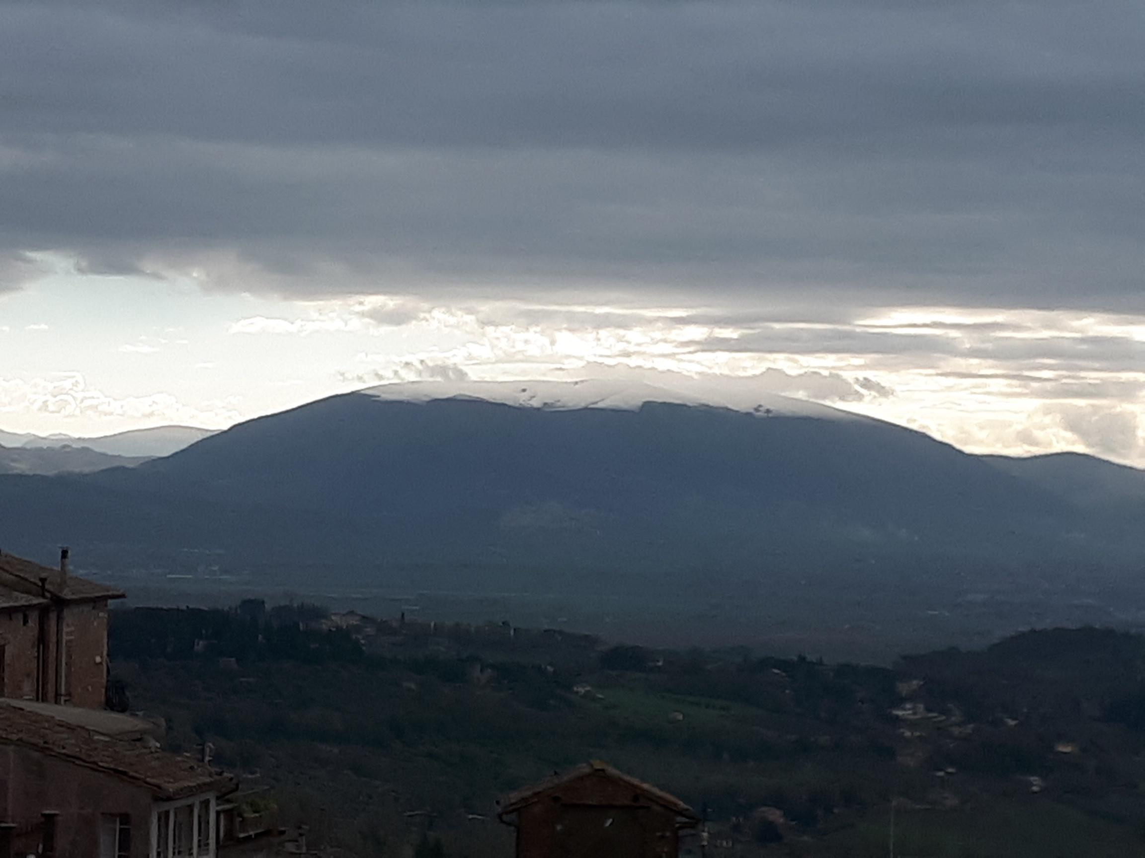 Torna la neve sulla cima del Subasio