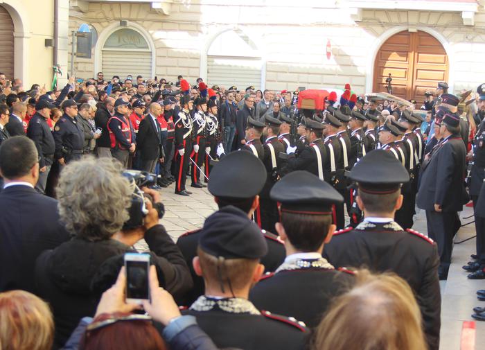 Carabiniere ucciso, folla in preghiera a San Severo