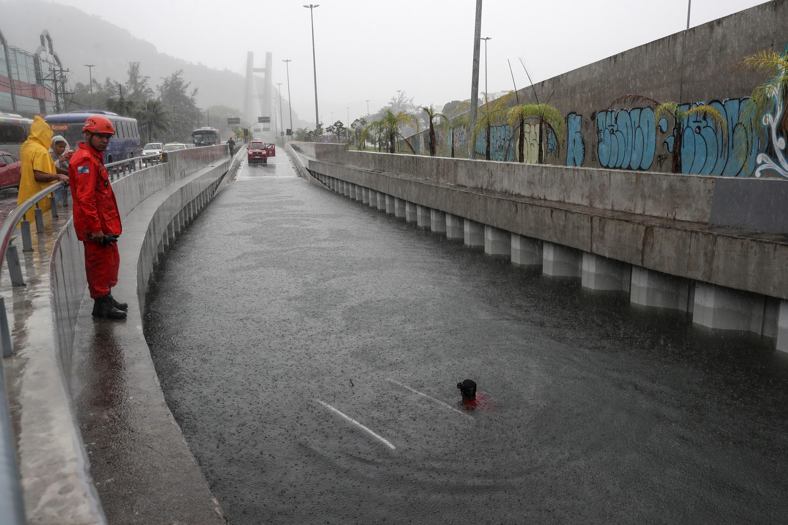 Brasile: 3 morti per maltempo a Rio