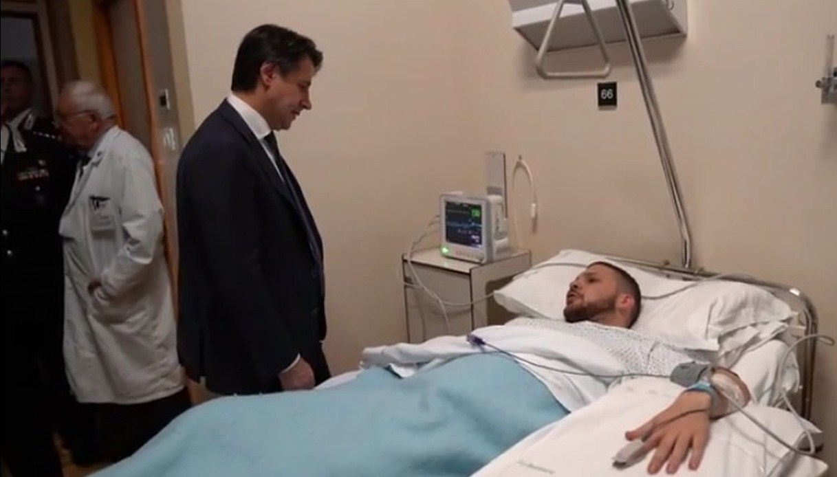 Conte visita il carabiniere ferito nella sparatoria del foggiano