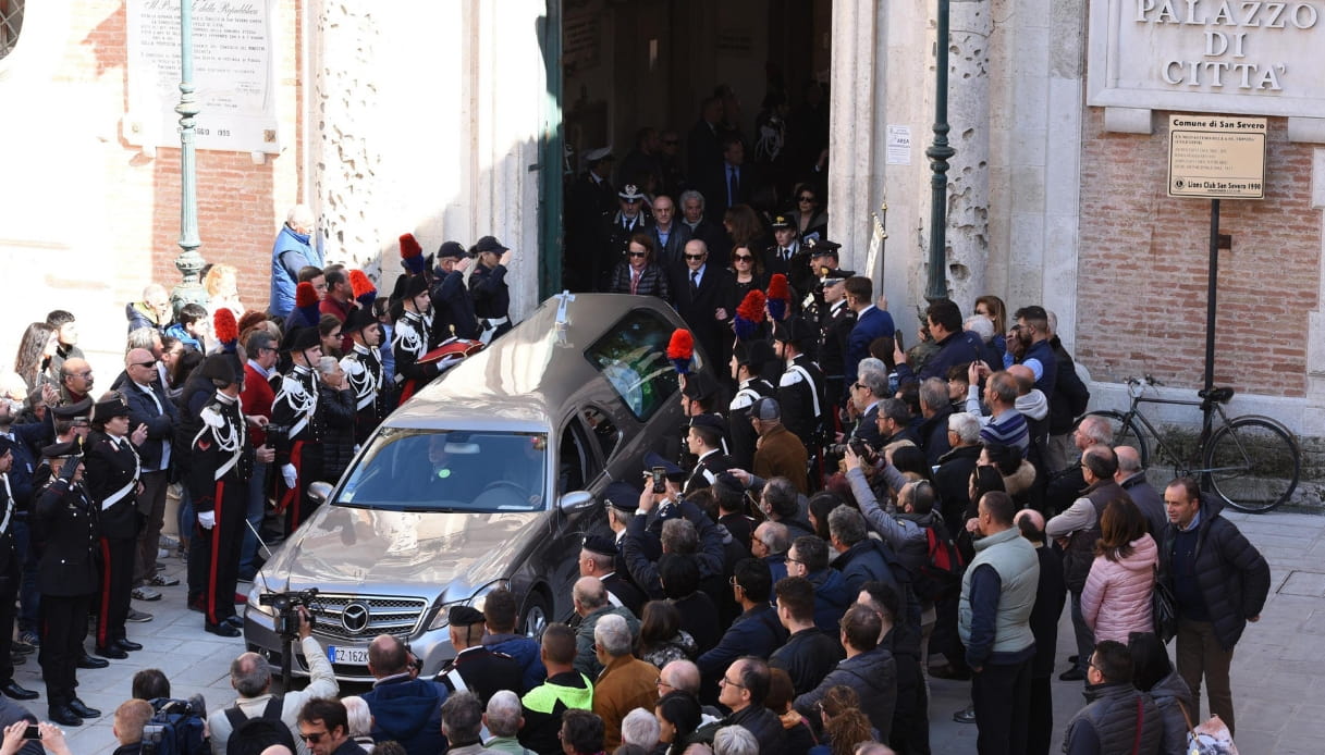 Carabiniere ucciso: i funerali a San Severo. Le immagini
