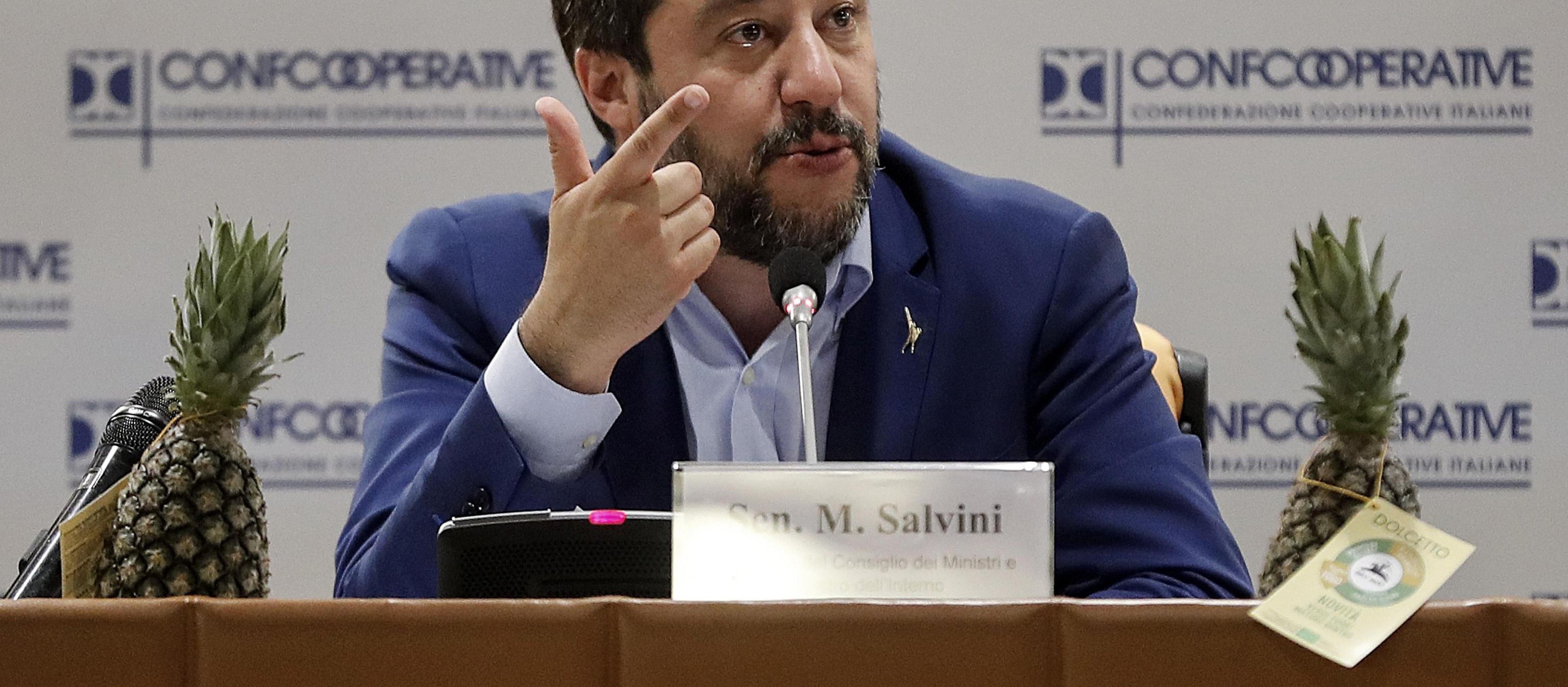 Migranti:Salvini,nave ong vada a Amburgo