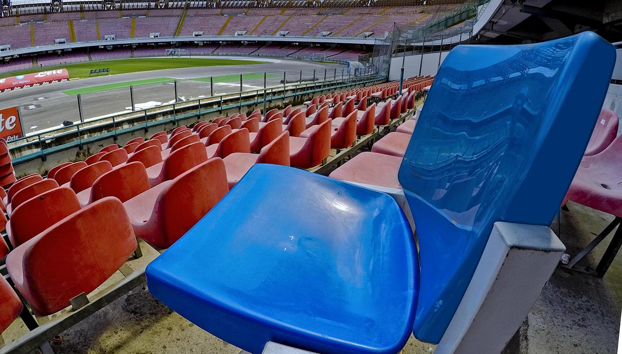 Gli vietano di entrare allo stadio San Paolo per le stampelle
