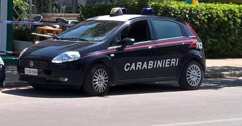 Napoli, conviventi trovati morti