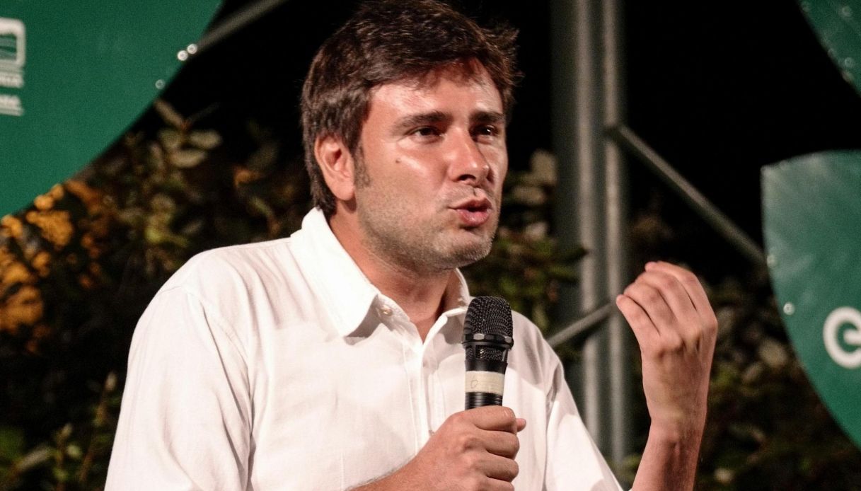 Crisi di governo, col Pd o contro: il dilemma di Di Battista