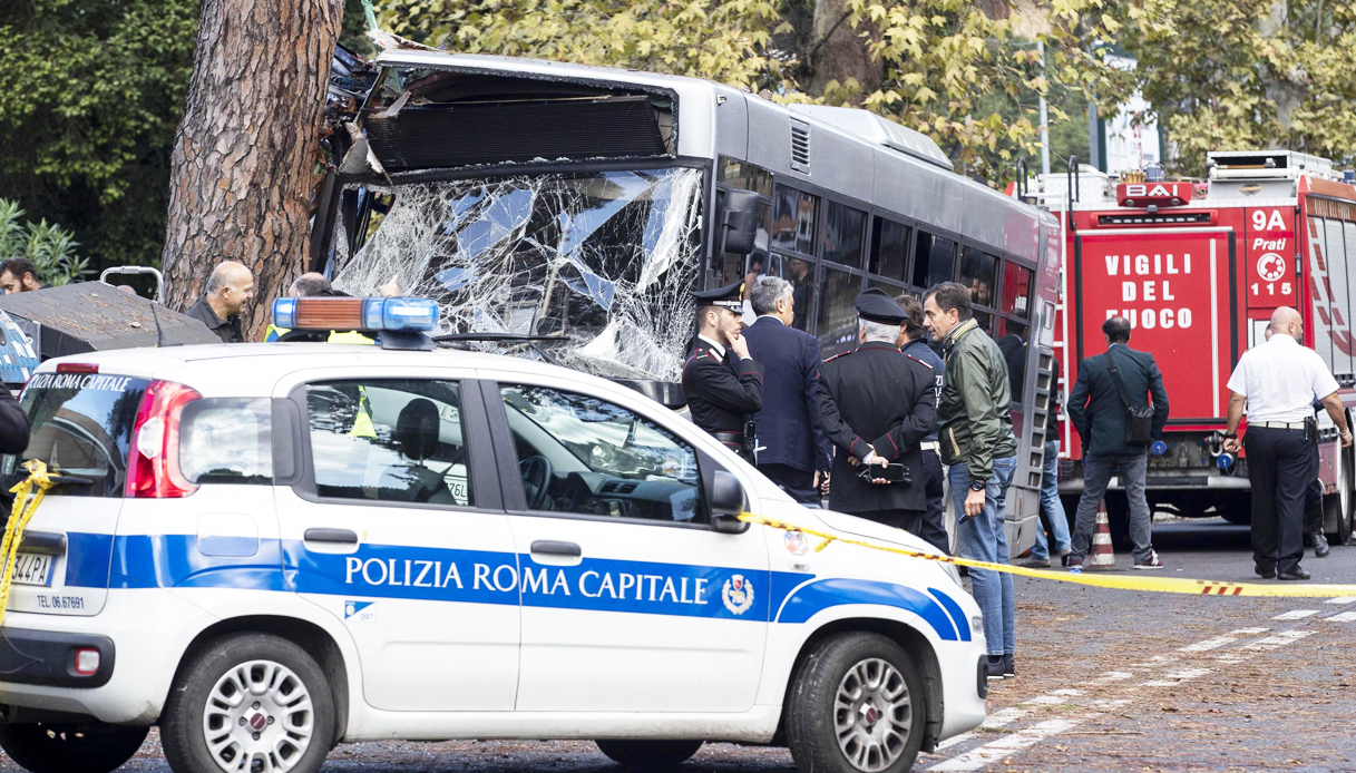 Bus Contro Albero, Autista Indagato. Nuove Testimonianze