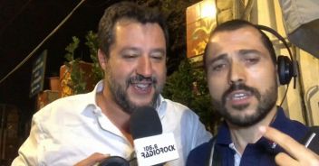 Matteo Salvini canta gli 883: il messaggio a Di Maio e Conte