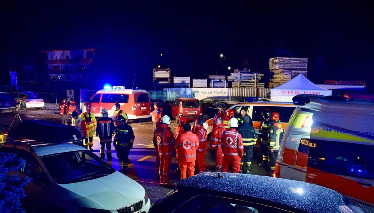 Auto su pedoni in Valle Aurina: le immagini dei soccorsi