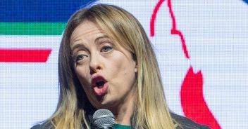 Meloni accusa le Sardine: insulti a militante Fdi di colore