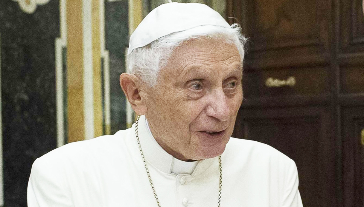 Ratzinger toglie la firma. Sarah: 'Il testo non cambia'