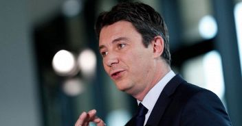 Scandalo sessuale: candidato Macron si ritira da corsa a sindaco