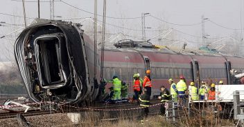 treno-deragliato-rimozione-1