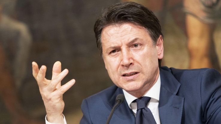 Conte con la mascherina in Senato e alla Camera