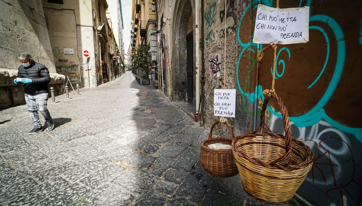 Coronavirus, solidarietà a Napoli