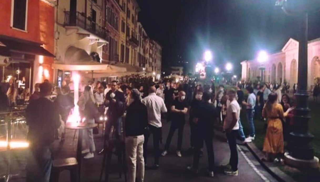 Fase 2, movida a Brescia: scatta il coprifuoco. Le immagini