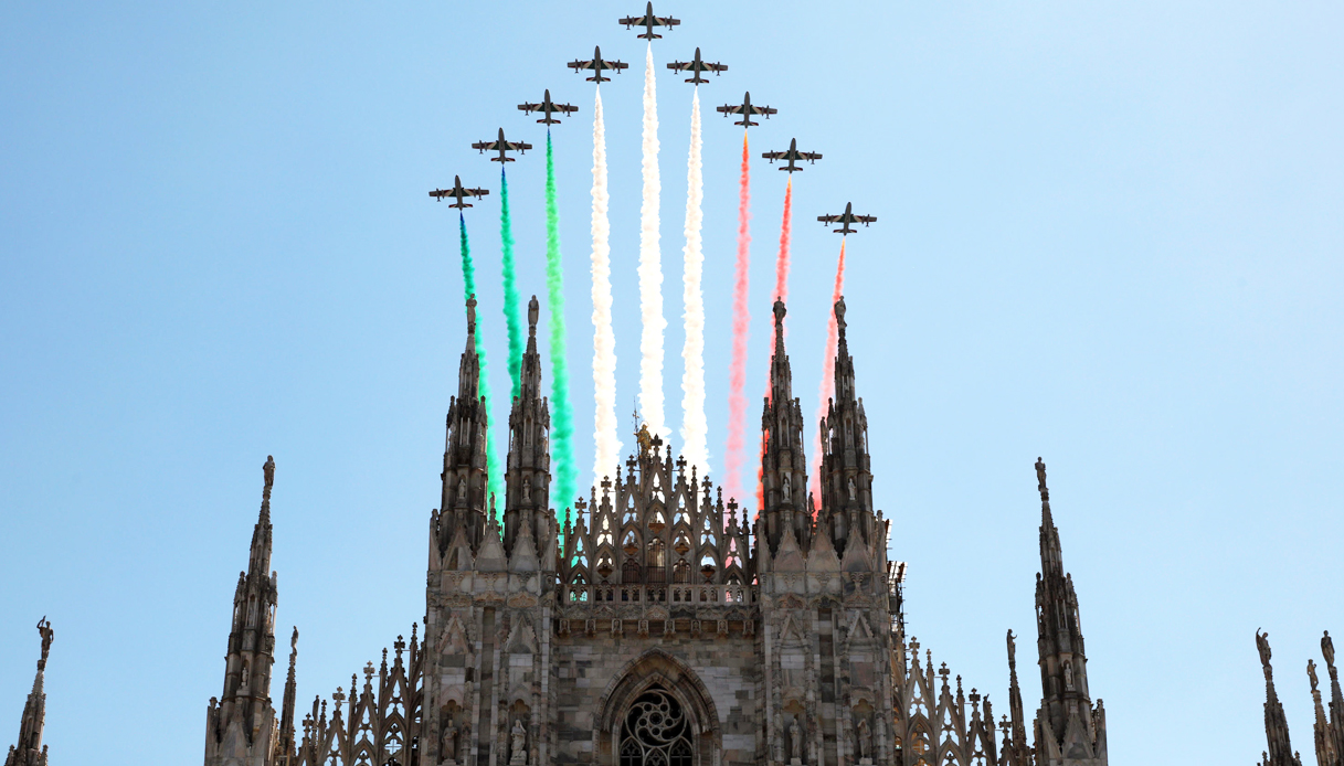 Frecce Tricolori sorvolano Milano VirgilioNotizie