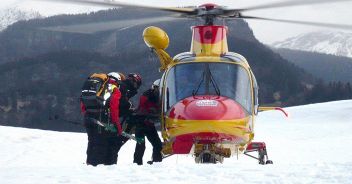 Tragedia a Courmayer precipita dalla montagna, muore snowboarder