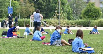 SCUOLA: LEZIONE ALL'AEPRTO ELEMENTARE ALFIERI