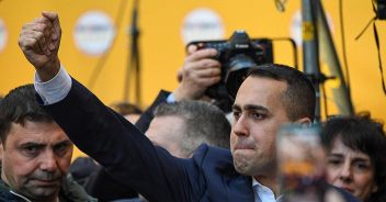 luigi-di-maio-pugno