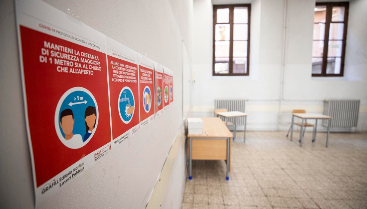 Le scuole d'Italia riaprono per la maturità 2020: le immagini
